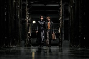 Animali fantastici   I crimini di Grindelwald_Eddie Redmayne Katherine Waterston _foto dal film 12